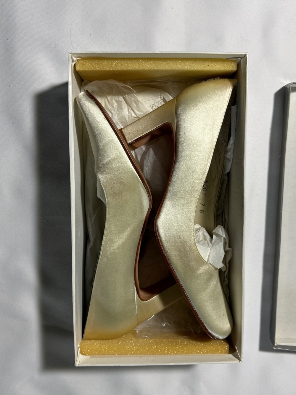 Vintage Ivory Satin Wedding Mid-Heel Pumps for Women